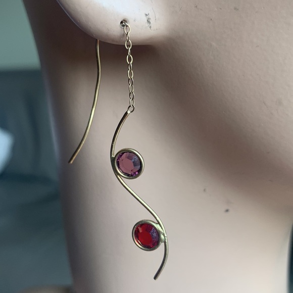 THREAD CRYSTALS PIERCED EARRINGS RED AND PURPLE - Picture 1 of 8